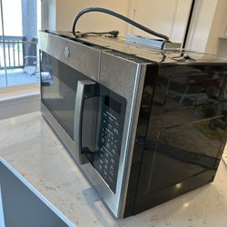 GE Microwave (Brand New)