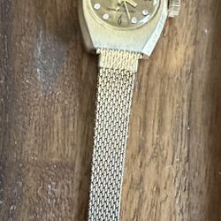 ⌚️ Seiko Gold Dial with gems for numbers Quartz Watch Ladies Vintage.