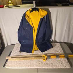 Woman's Hooded Rain Jacketv