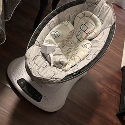Mamaroo Baby swing $110