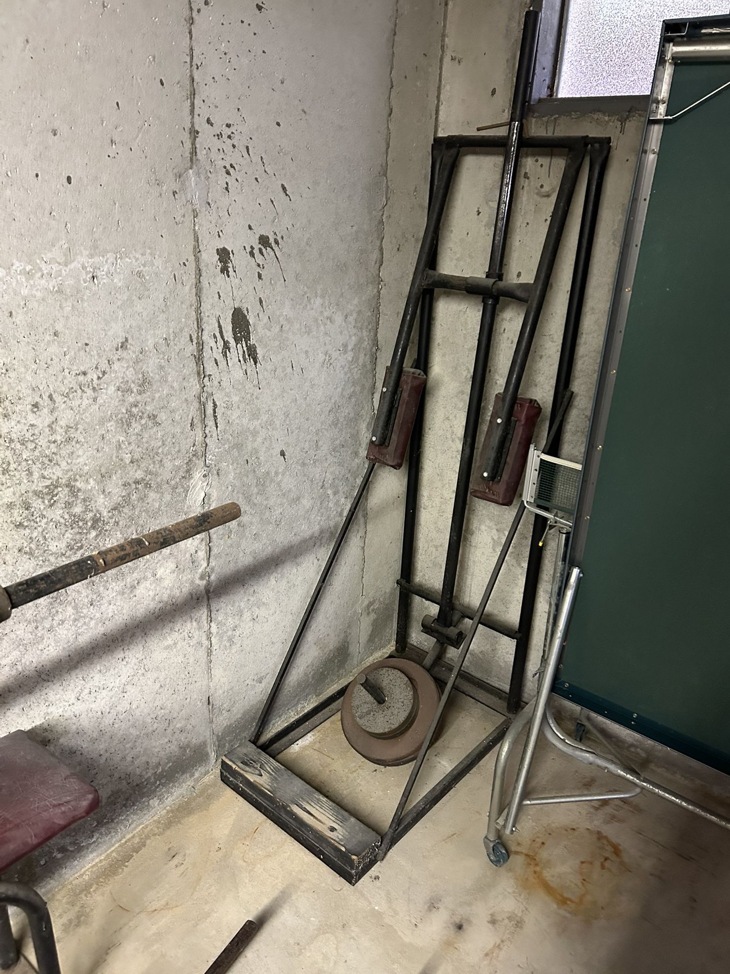 Old Calf Raise Machine