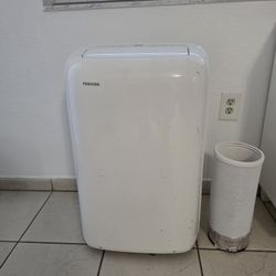 Toshiba Portable Air Conditioner / Aire Acondicionado Portátil - Works Great