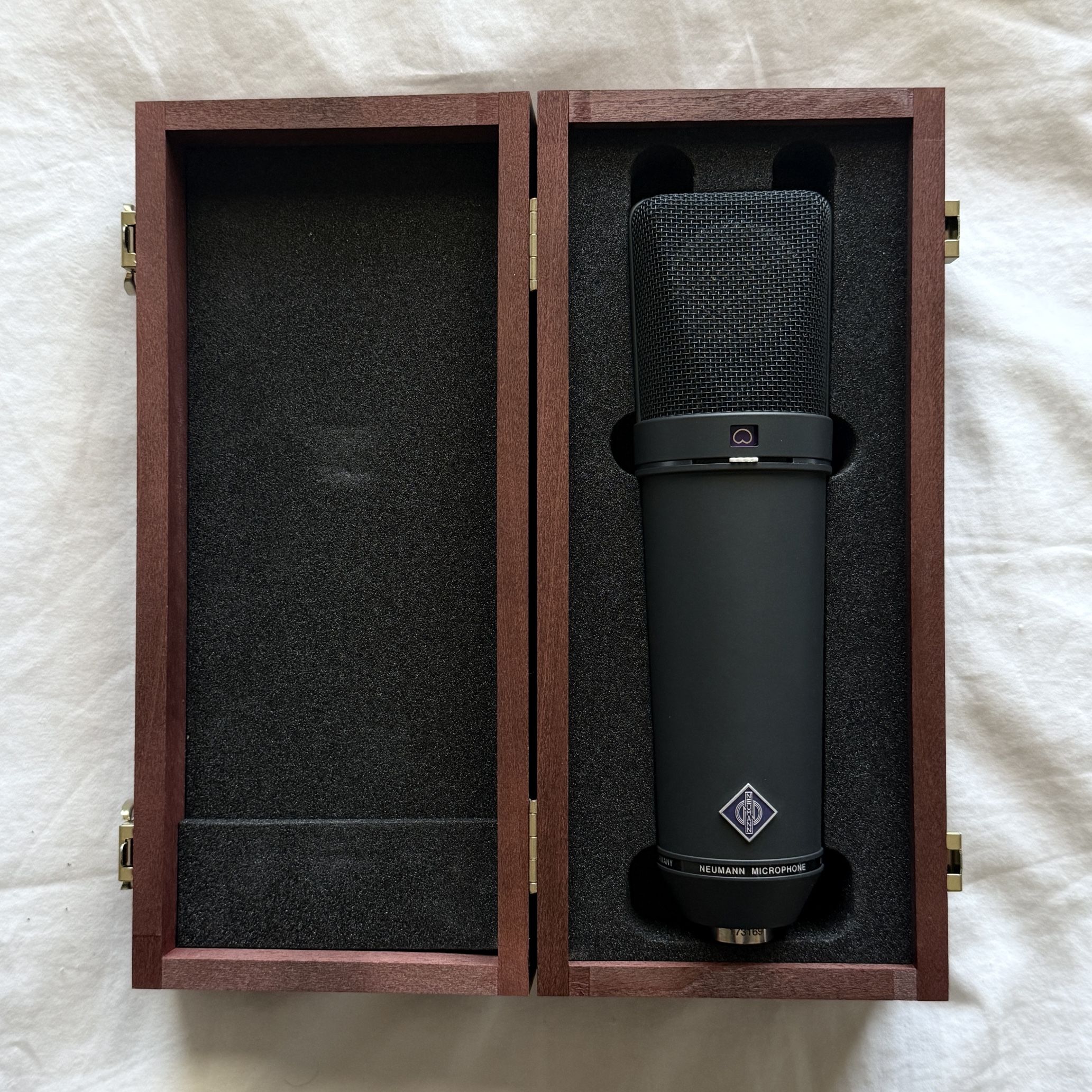 Neumann U 87 Ai Large-Diaphragm Condenser Microphone (Matte Black)