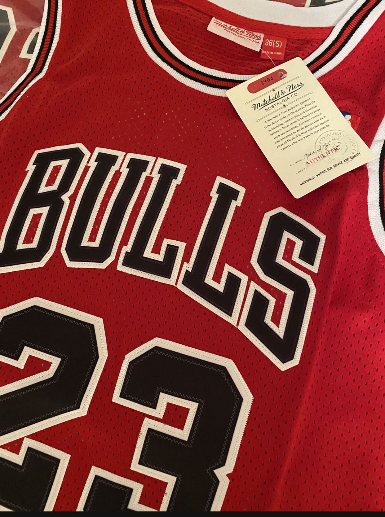 97,98 White Chicago Bulls Michael Jordan Jersey Letters Stitched XL for  Sale in Aurora, CO - OfferUp