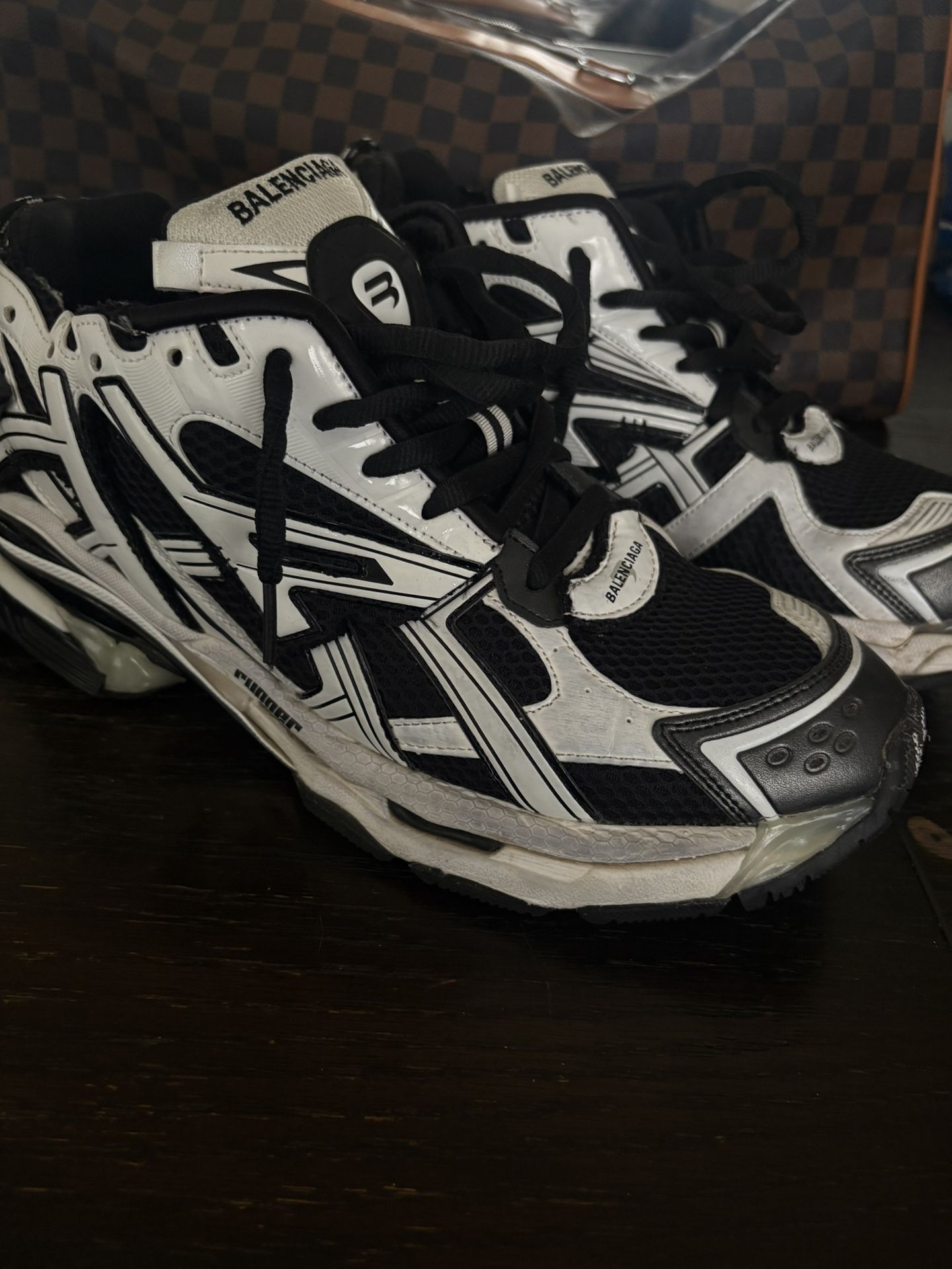 Black And White Runners