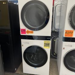New LG ThinQ WashTower Single Unit Front Load Washer 4.5 Cubic Feet & Gas Dryer 7.4 Cubic Feet