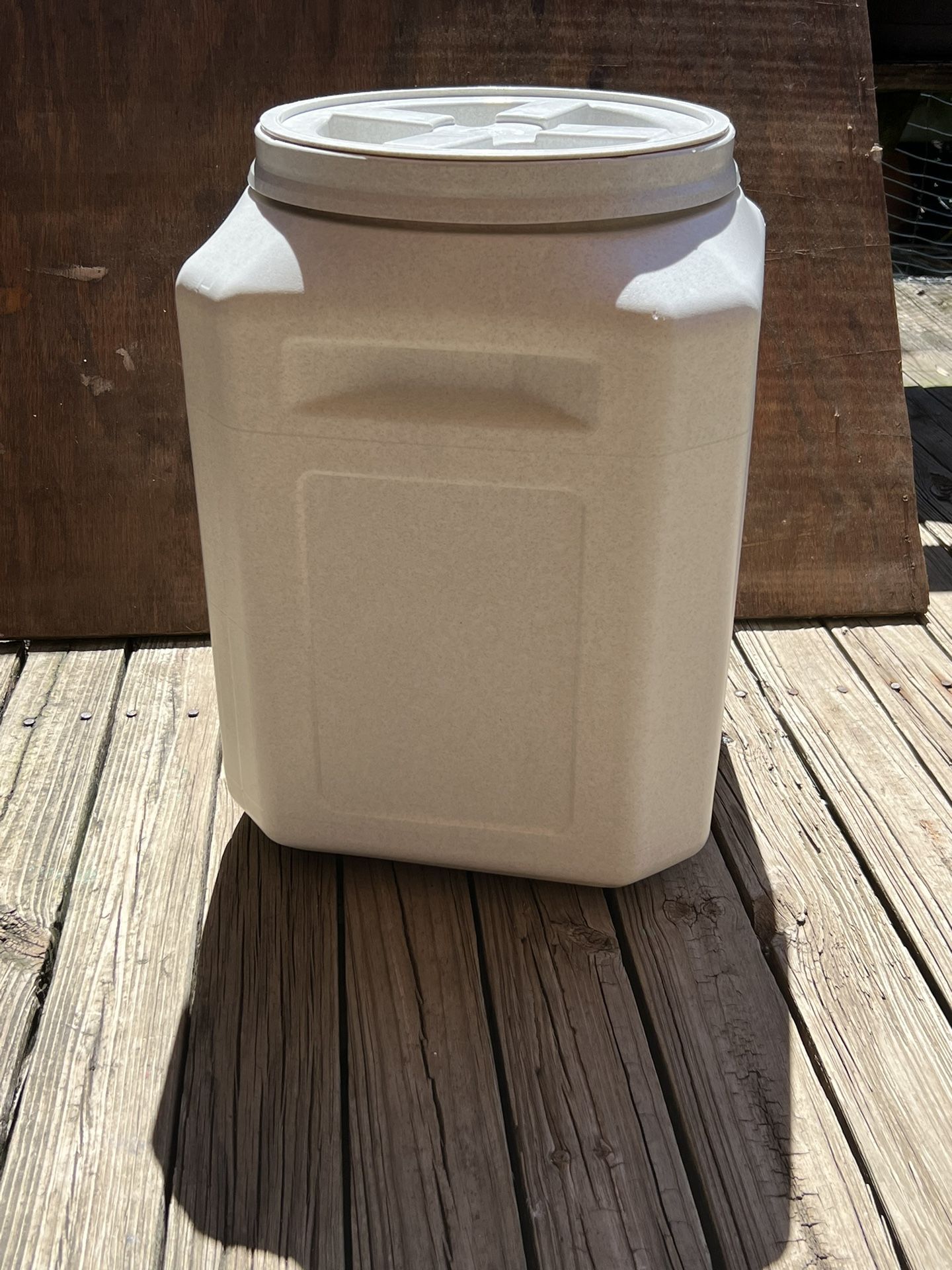 Gamma Let Food Container