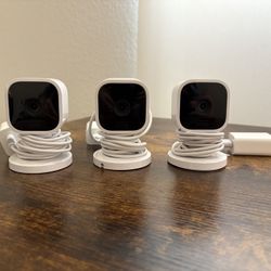 Blink Mini - 3 Cameras, Indoor Plug-In 1080p HD Video