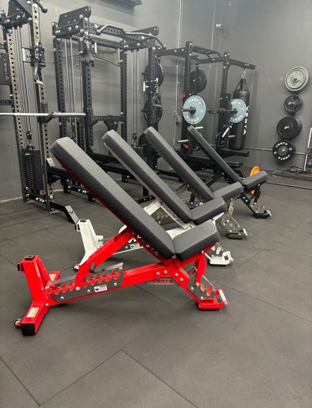 BRAND NEW Adjustable Weight Bench, Incline To Flat, Squat Rack, Bumper