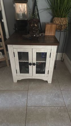 Farmhouse End Table Cabinet with Mesh Doors