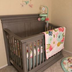 Baby Cache Vienna 4-in-1 Convertible Baby Crib