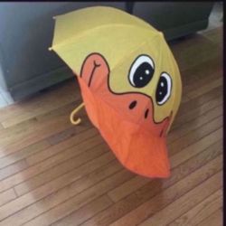 Kids Umbrella Has A Broken Stick, But Still Works 