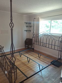 4 post wrought iron bed Cal  king