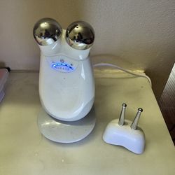 NuFACE Trinity Microcurrent Device + $160 Attachment – Like New – Save Big Facial Toning Devic
