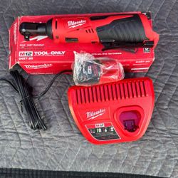 New Milwakee 3/8 Rachet With Battery In Charger