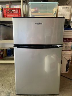 Mini refrigerator