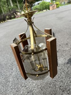 1970 ’s Retro Ceiling Light /Etched, And Beveled Glass, Brass &  Wood $10.00