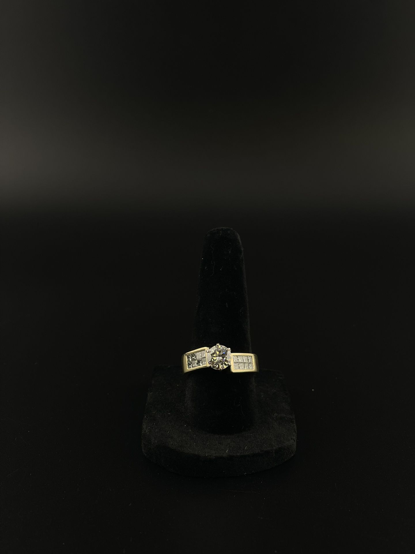 18kt Gold Ring “Moissanite w/ Diamonds”