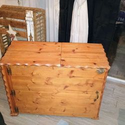 Pet Storage/ Trash Can Hutch 