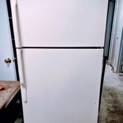 GE REFRIGERATOR 