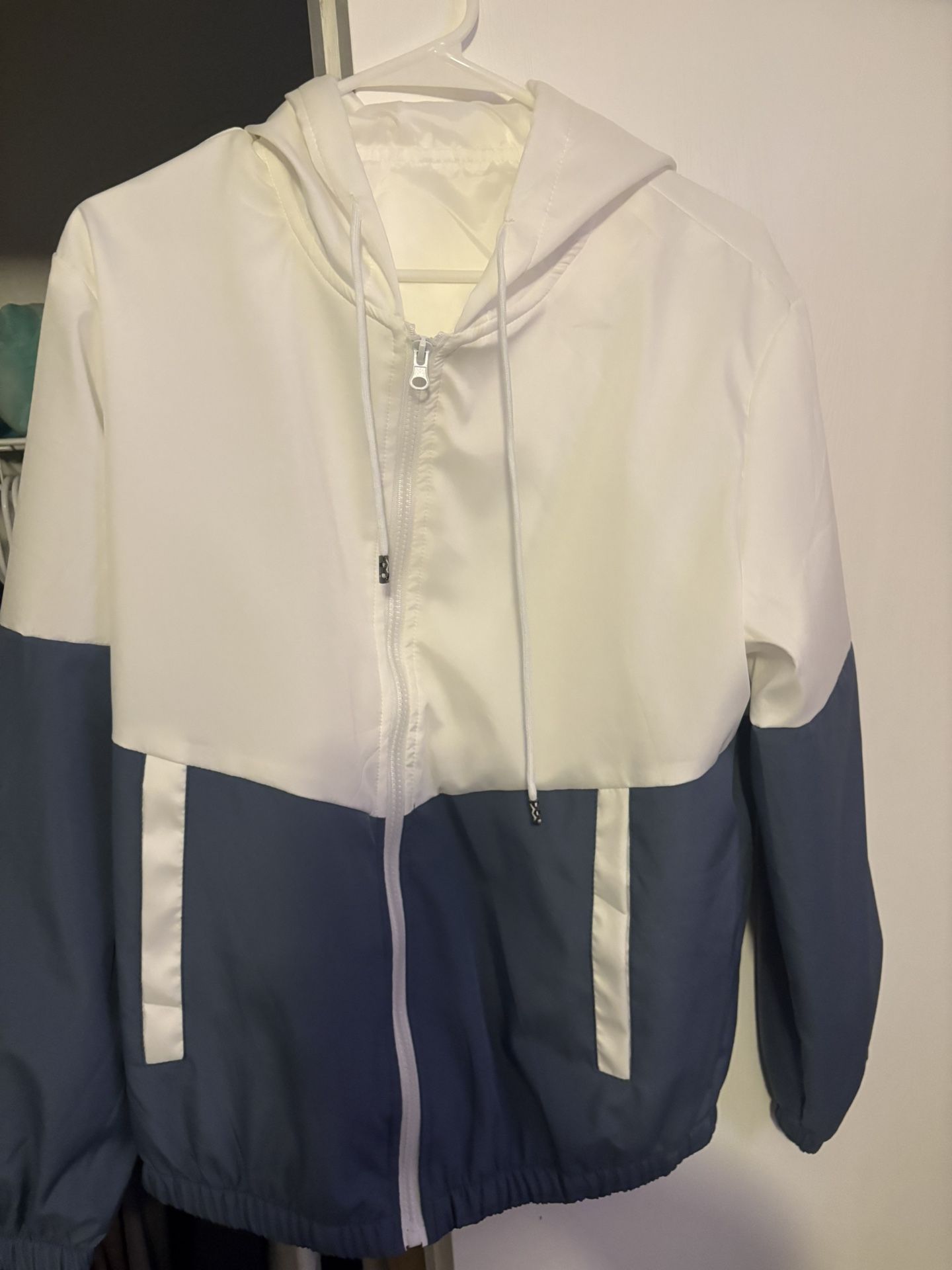 Men’s Medium Windbreaker Jacket