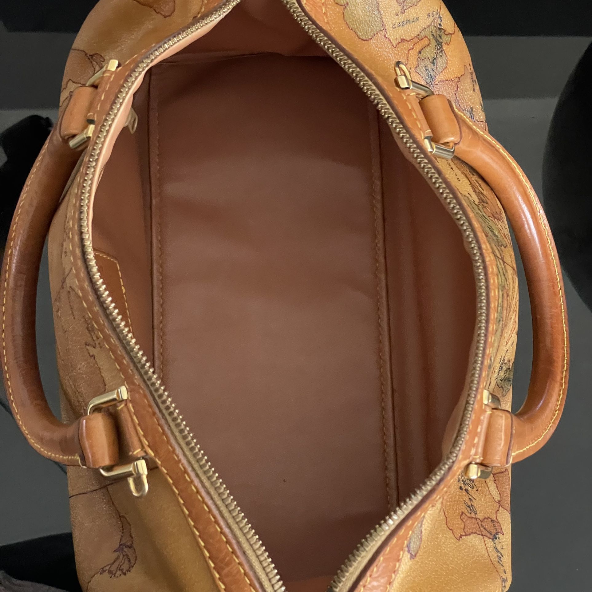 L'CLASSE Alvaro Martini Speedy Bag for Sale in Dallas, TX - OfferUp
