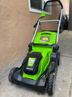 Greenworks 17 inch electric lawnmower in optimal condition