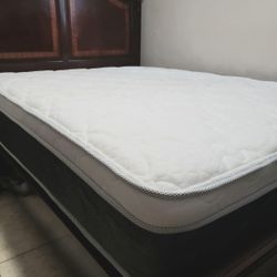 NEW QUEEN PILLOW TOP MATTRESS and BOX SPRING. Bed frame not included 👍