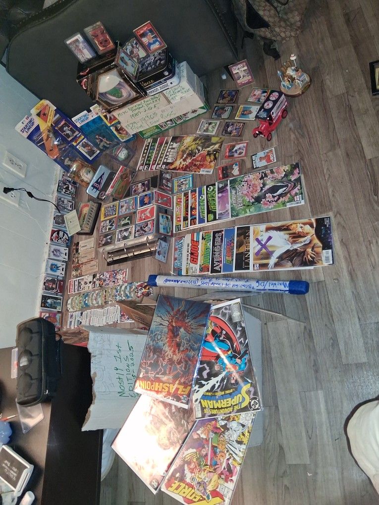 HUGE VINTAGE CARDS,COMICS,TOYS,COLLECTION 