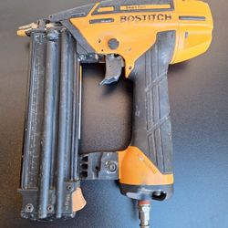 Bostitch BTFP12233 Smart Point 18 Gauge Brad Nailer Kit. 