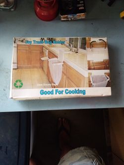 Joy Trash Bag Holder