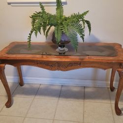 Entryway With Accent Table Pairing