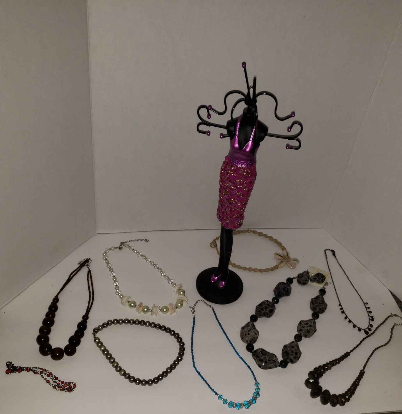 NECKLACE HOLDER