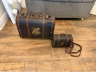Harry Potter Hogwarts Trunk and Crossbody Bag Set