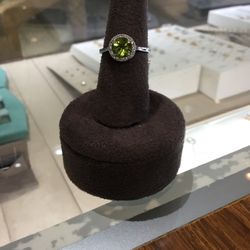 14K Round Peridot Ladies Fashion Ring Sz6.5