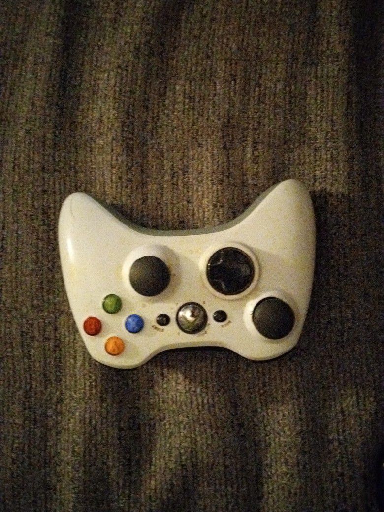 White/Black Xbox 360 Controller Working Condition 