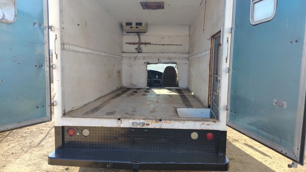Ford E350 Box van Diesel 7.3L 2002