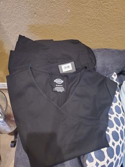 Womens Dickies brand black, xlg scrub set. New with tags.