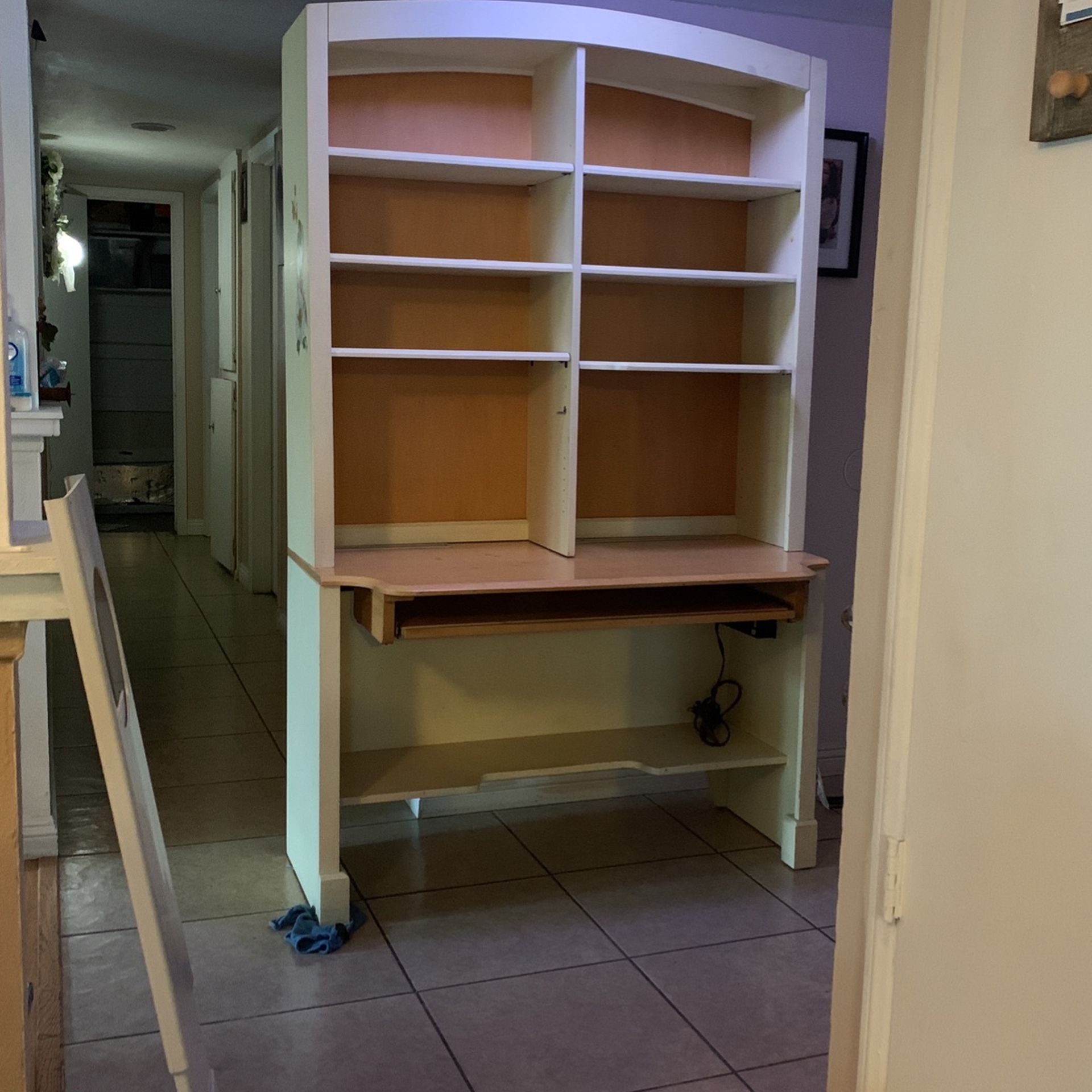 Desk And Built In Book Shelf