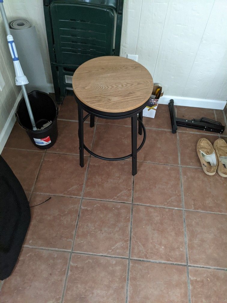 2 Bar Stools