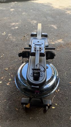 Sunny Health & Fitness Obsidian Surge 500 Water Rower (model SF-RW5713).