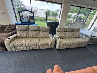 Beautiful 2 piece sofa