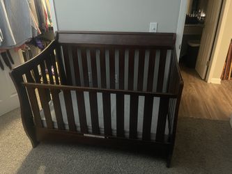 Crib With Mattress And Sheets