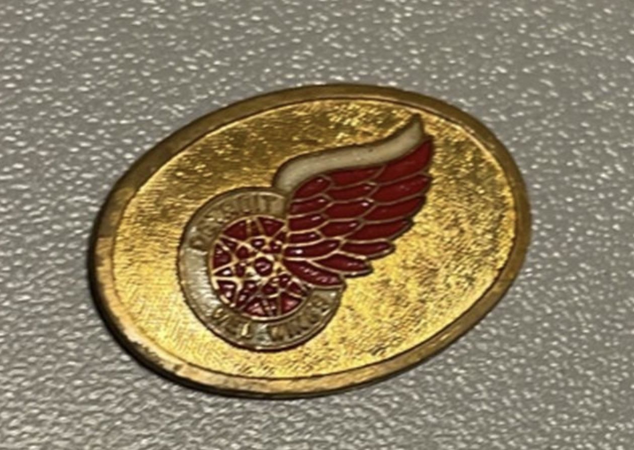 Vintage Red Wings Pin (broken)