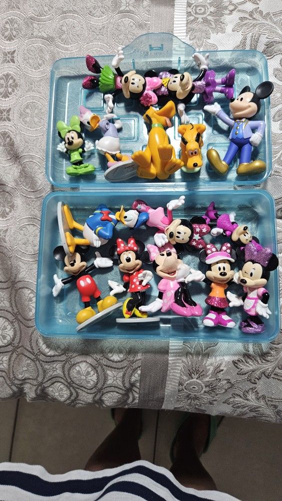 Diferentes colecciones de muñequitos pequeños:Minnie,Trolls,Pepa Pig,princesas,etc
