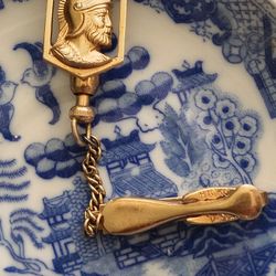 Hickok Tie clasp with chain. Vintage tie clip