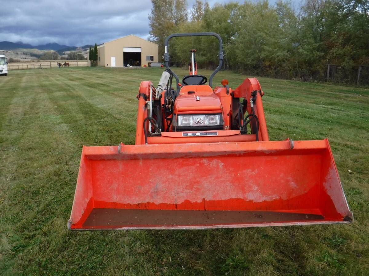 Kubota L2800 tractor loader backhoe for Sale in Kent, WA OfferUp