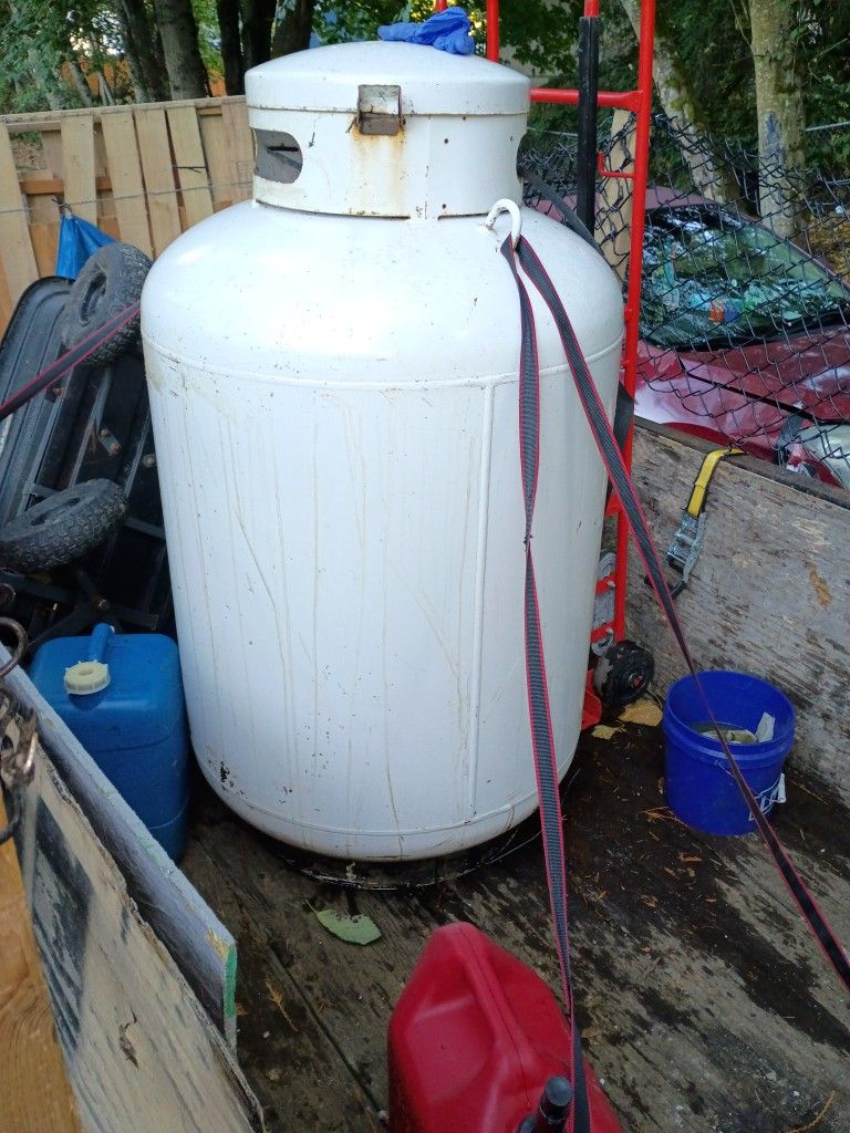 120 Gallon Propane Tank More Than 3/4 Full Everything Works!