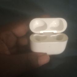 Apple 3rd Generation Wireless Charging Case 