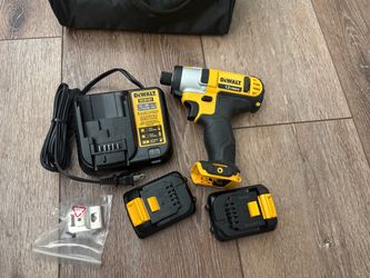 DEWALT 12V MAX XTREME 1/4 in. Cordless Brushless Impact Driver Kit (Battery & Charger)